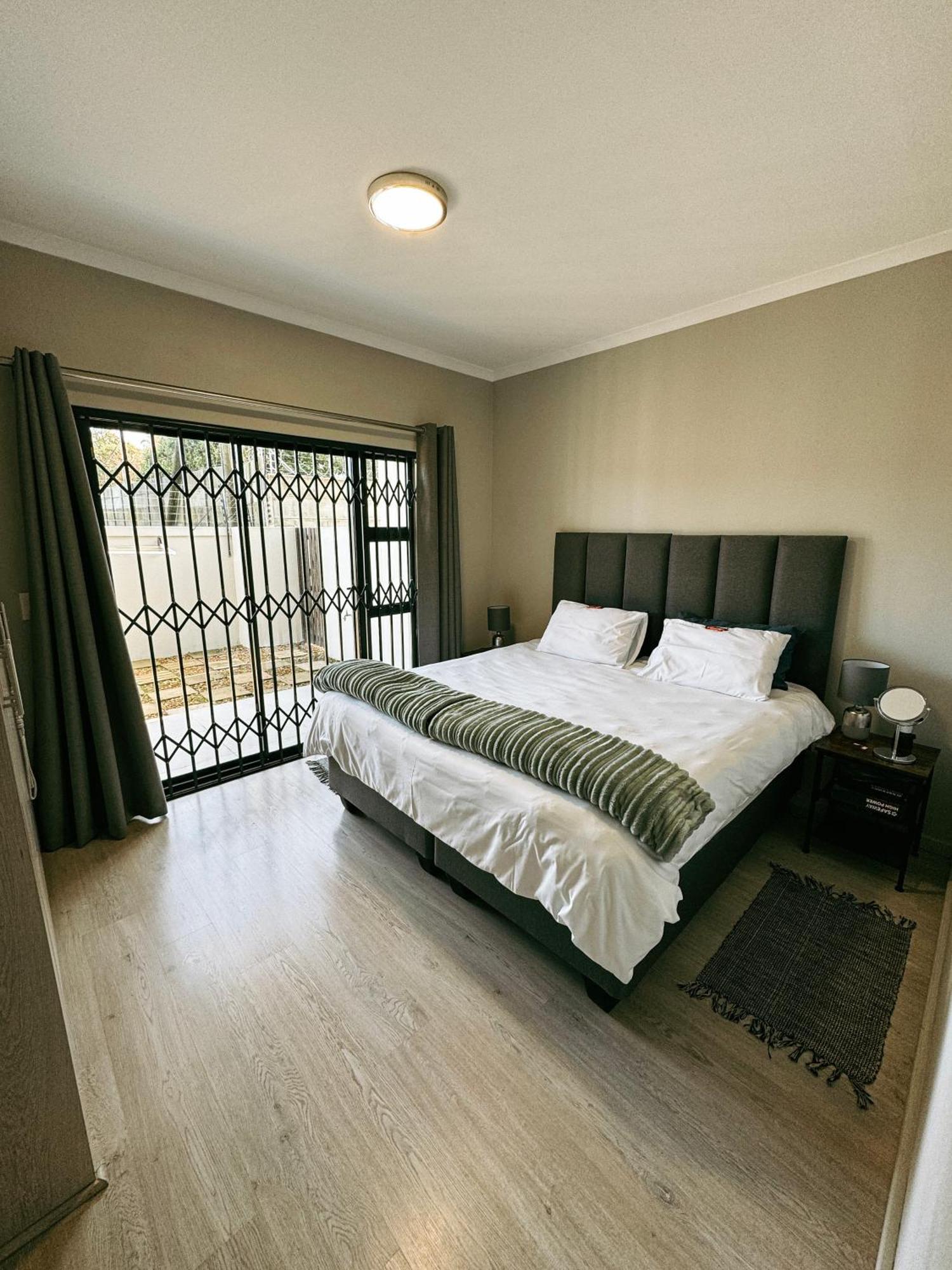 Nemesia Court Apartment Durbanville Bagian luar foto